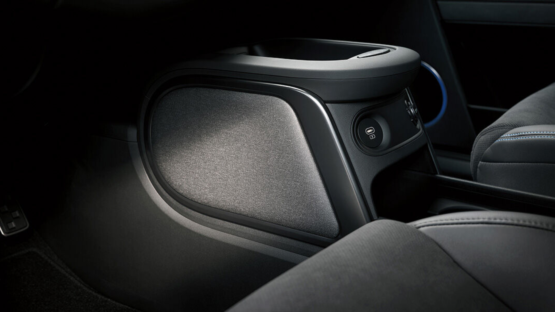 Track-optimized center console